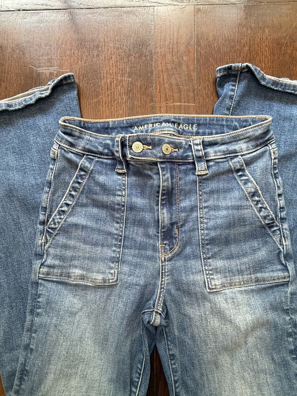 American Eagle Outfitters Super High-Rise Medium Wash Jeans Flare Size 6 - Picture 3 of 11